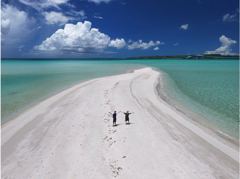 【冲绳，宫古岛】“美景！Uni海滩无人机摄影之旅” 由资深电视摄影师拍摄！乘船约5分钟即可到达！接受当日预约！3岁以下儿童免费！の紹介画像