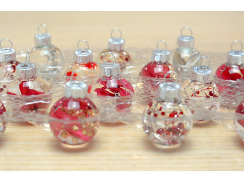 千葉・千葉みなと【ホテルで楽しむ！】固まるハーバリウムのクリスマスガラスボールオーナメント作成レッスンの紹介画像