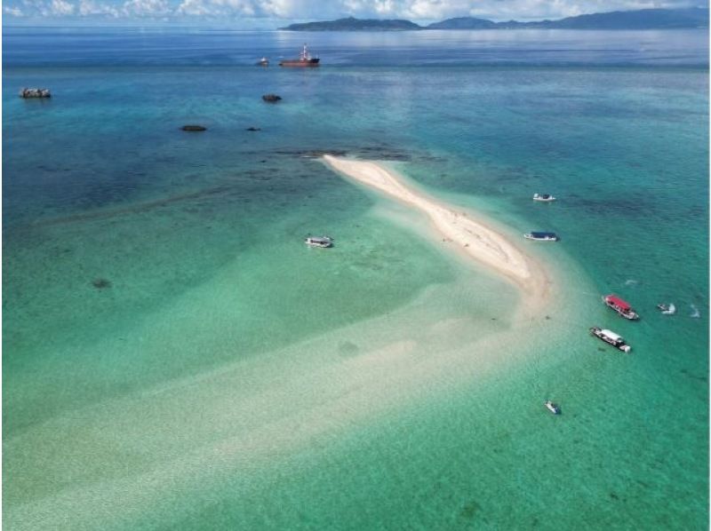 [Ishigaki Island] Mysterious Island & Sea Turtle Snorkeling Tour with a 99% Encounter Rate! Small Groups with Thorough Support. Ages 0-85 are welcome (same-day reservations, transportation, photo and video gifts)の紹介画像