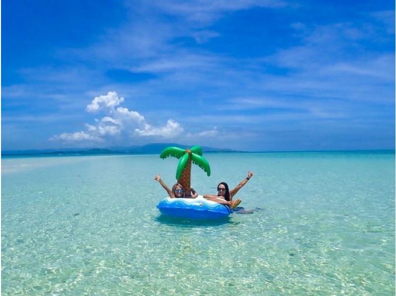 [Ishigaki Island] Mysterious Island & Sea Turtle Snorkeling Tour with a 99% Encounter Rate! Small Groups with Thorough Support. Ages 0-85 are welcome (same-day reservations, transportation, photo and video gifts)の紹介画像