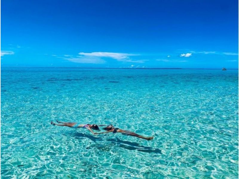 [Ishigaki Island] Mysterious Island & Sea Turtle Snorkeling Tour with a 99% Encounter Rate! Small Groups with Thorough Support. Ages 0-85 are welcome (same-day reservations, transportation, photo and video gifts)の紹介画像