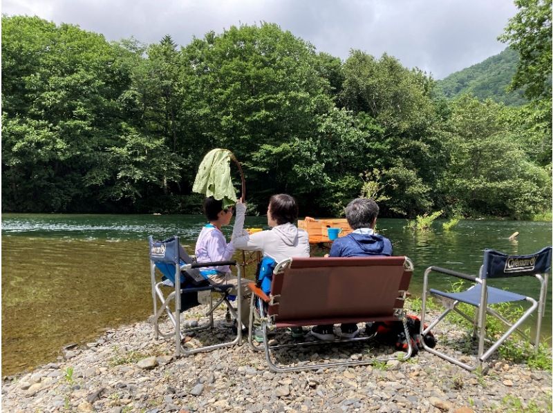 [Hokkaido, Tokachi] A unique spot at the foot of Hidaka Mountains National Park near Obihiro Airport. Exceptional transparency and location! 〈Mirror-like waters! Canadian canoeing experience〉の紹介画像