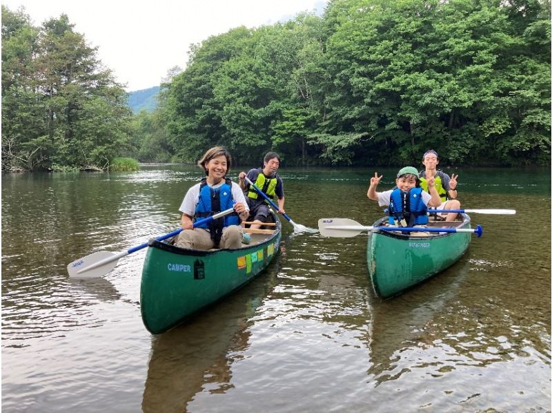 [Hokkaido, Tokachi] A unique spot at the foot of Hidaka Mountains National Park near Obihiro Airport. Exceptional transparency and location! 〈Mirror-like waters! Canadian canoeing experience〉の紹介画像