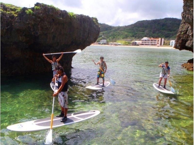 [Okinawa, Onna Village] SUP & Snorkeling | Enjoy a SUP experience and Blue Cave snorkeling all in one package! Reservations accepted for 2 people or more.の紹介画像