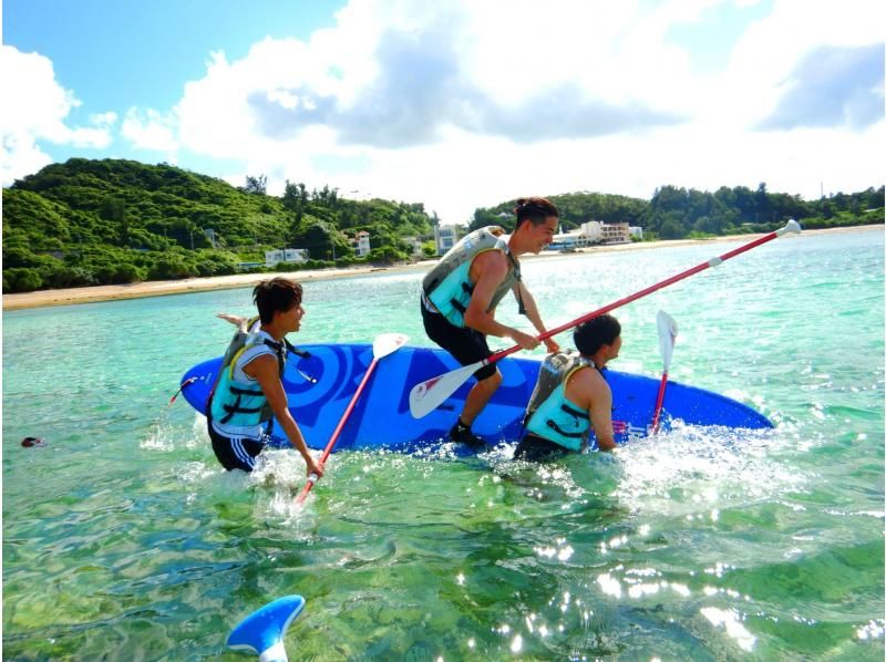 [Okinawa, Onna Village] SUP & Snorkeling | Enjoy a SUP experience and Blue Cave snorkeling all in one package! Reservations accepted for 2 people or more.の紹介画像