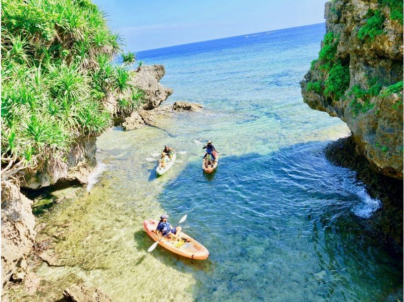 [Okinawa, Onna Village] Kayak! Blue Cave Snorkeling Adventure Tour (3 hours) Explore the coastline and head through the large cave to the Blue Cave!の紹介画像