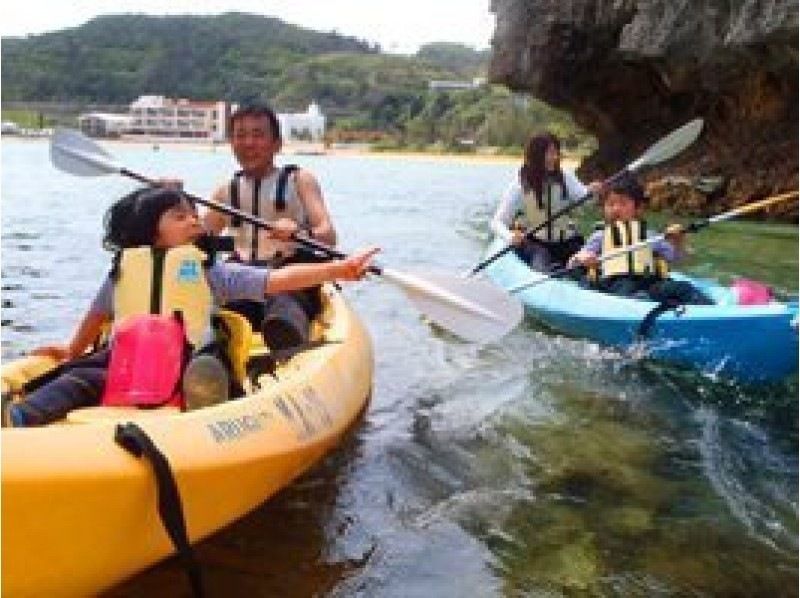 [Okinawa, Onna Village] Kayak! Blue Cave Snorkeling Adventure Tour (3 hours) Explore the coastline and head through the large cave to the Blue Cave!の紹介画像