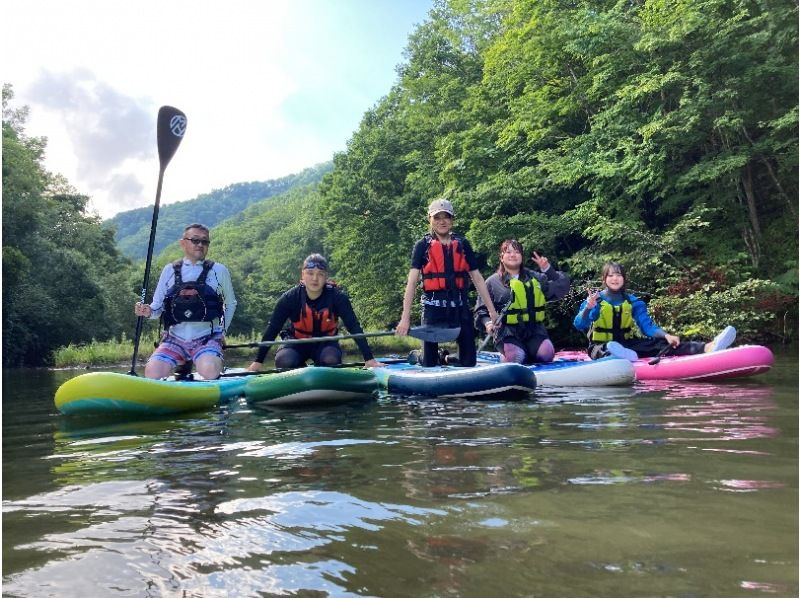 [Hokkaido, Tokachi] Near Obihiro Airport, reserved for one group! A niche spot at the foot of Hidaka Mountains National Park with outstanding transparency and location <Mirror Water SUP Stand Up Paddleboarding Experience>の紹介画像