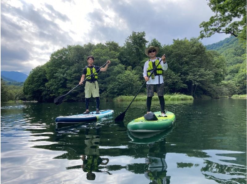 [Hokkaido, Tokachi] Near Obihiro Airport, reserved for one group! A niche spot at the foot of Hidaka Mountains National Park with outstanding transparency and location <Mirror Water SUP Stand Up Paddleboarding Experience>の紹介画像