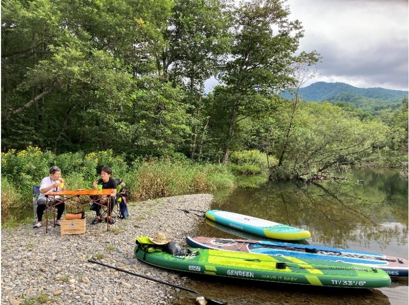 [Hokkaido, Tokachi] Near Obihiro Airport, reserved for one group! A niche spot at the foot of Hidaka Mountains National Park with outstanding transparency and location <Mirror Water SUP Stand Up Paddleboarding Experience>の紹介画像