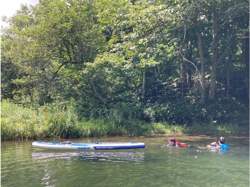 [Hokkaido, Tokachi] Near Obihiro Airport, reserved for one group! A niche spot at the foot of Hidaka Mountains National Park with outstanding transparency and location <Mirror Water SUP Stand Up Paddleboarding Experience>の紹介画像