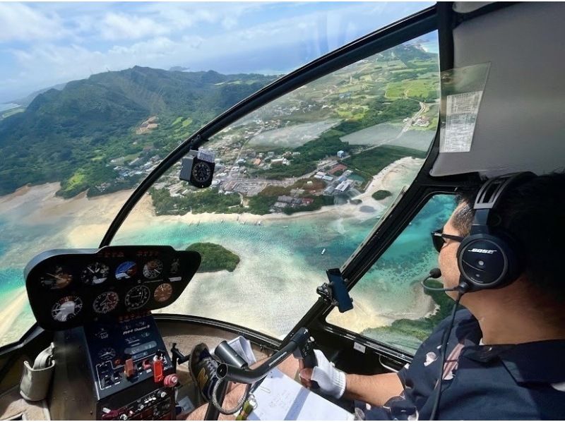 [Okinawa, Ishigaki Island] Helicopter Cruising Trial Course 4 Minutes (The Blue One)の紹介画像