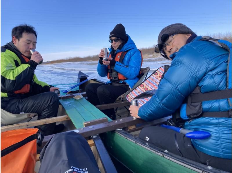 【北海道・十勝】フォトジェニック冬の十勝川・川霧や霧氷、ダイヤモンドダスト、氷の花が咲くカヌーツアー〈冬のしばれ川旅フォトリバークルーズ〉の紹介画像