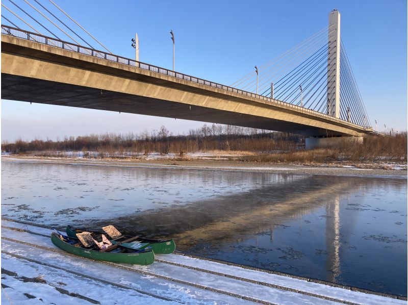 【北海道・十勝】フォトジェニック冬の十勝川・川霧や霧氷、ダイヤモンドダスト、氷の花が咲くカヌーツアー〈冬のしばれ川旅フォトリバークルーズ〉の紹介画像