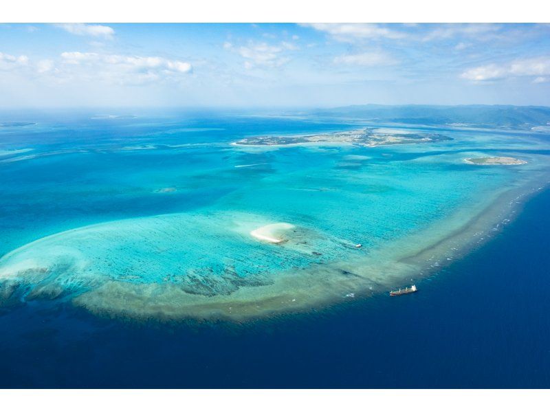 [Okinawa, Ishigaki Island] 10-minute helicopter cruise (Phantom Island course)の紹介画像