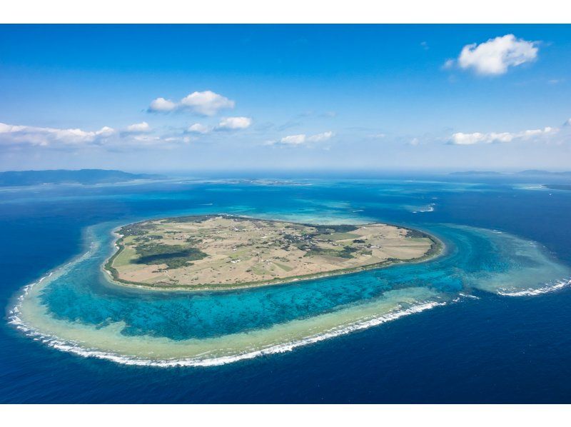 [Okinawa, Ishigaki Island] 25-minute helicopter cruise (Heart Islands)の紹介画像