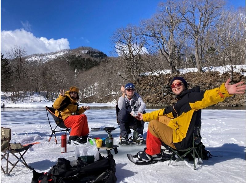 [Hokkaido, Tokachi] Snowshoeing through the forest and frozen river at the foot of the Hidaka Mountains Erimo Tokachi National Park (Ice Riverside Snowshoe Trekking)の紹介画像