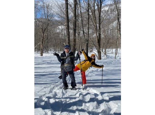 【北海道・十勝】日高山脈襟裳十勝国立公園麓の森と凍る川をスノーシューで散策〈アイスリバーサイドスノーシュートレッキング〉 【北海道・十勝】日高山脈襟裳十勝国立公園麓の森と凍る川をスノーシューで散策〈アイスリバーサイドスノーシュートレッキング〉