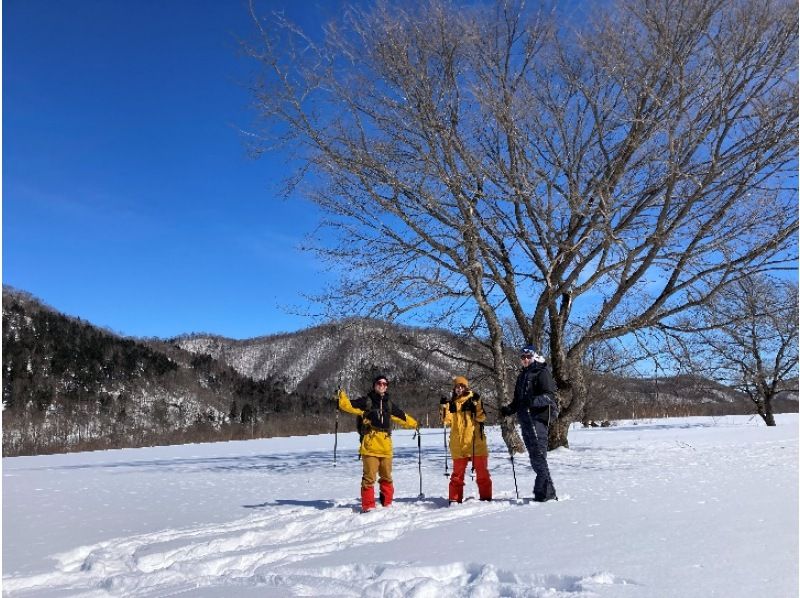 [Hokkaido, Tokachi] Snowshoeing through the forest and frozen river at the foot of the Hidaka Mountains Erimo Tokachi National Park (Ice Riverside Snowshoe Trekking)の紹介画像