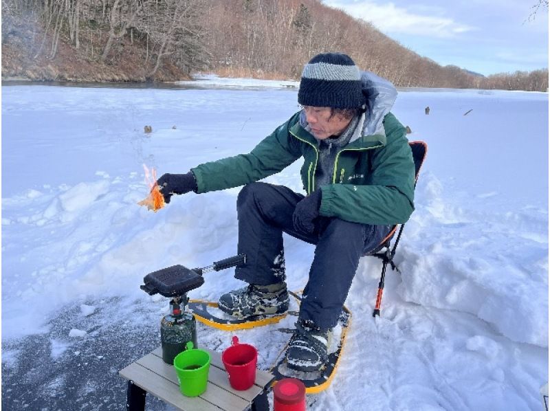 [Hokkaido, Tokachi] Snowshoeing through the forest and frozen river at the foot of the Hidaka Mountains Erimo Tokachi National Park (Ice Riverside Snowshoe Trekking)の紹介画像