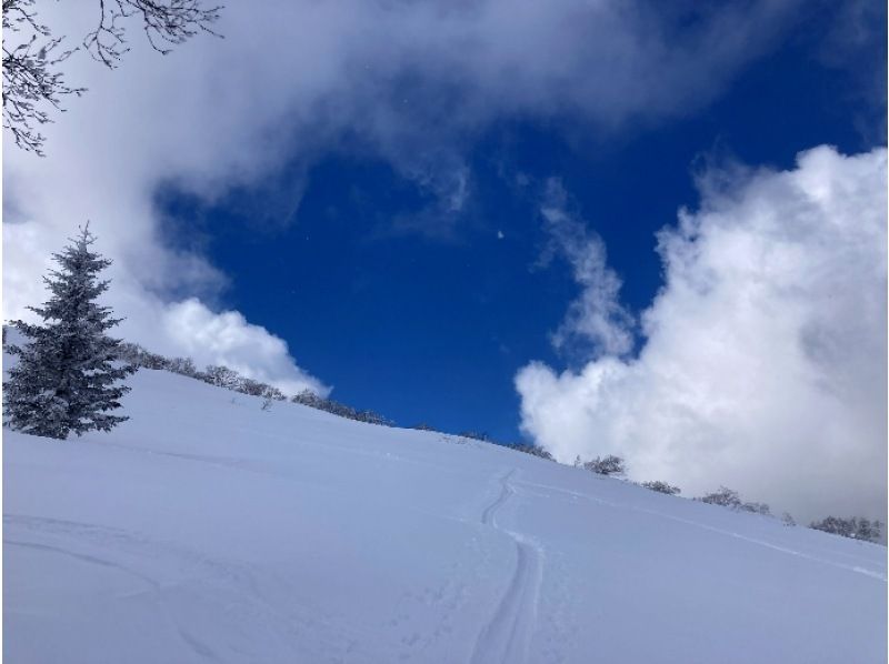 [Hokkaido, Tokachi] March and April only! Snowshoe hike in the winter mountains of Hidaka Mountains National Park! 〈Backcountry Snowshoe 1-Day〉 with a panoramic view of the Tokachi Plainの紹介画像