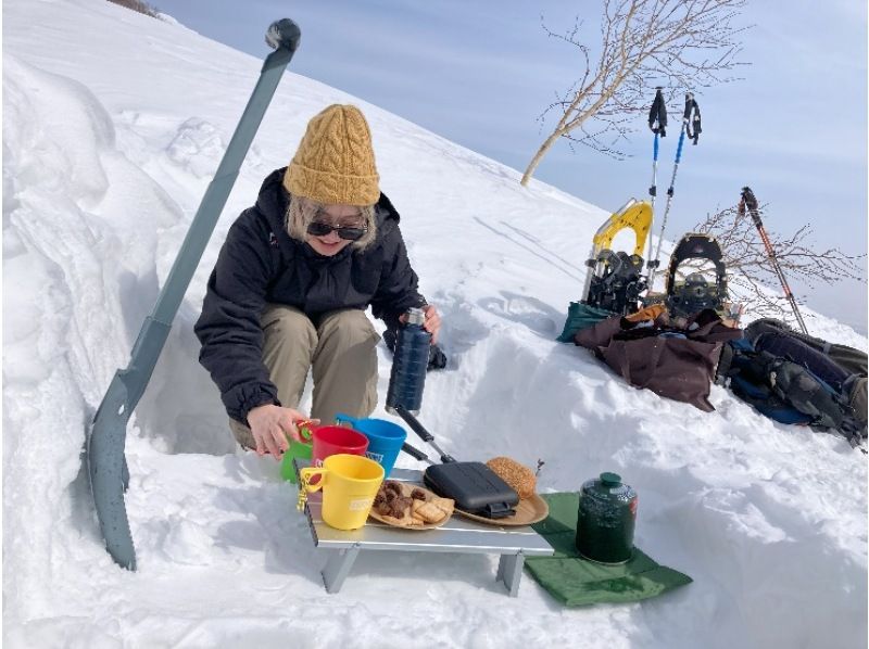 [Hokkaido, Tokachi] March and April only! Snowshoe hike in the winter mountains of Hidaka Mountains National Park! 〈Backcountry Snowshoe 1-Day〉 with a panoramic view of the Tokachi Plainの紹介画像
