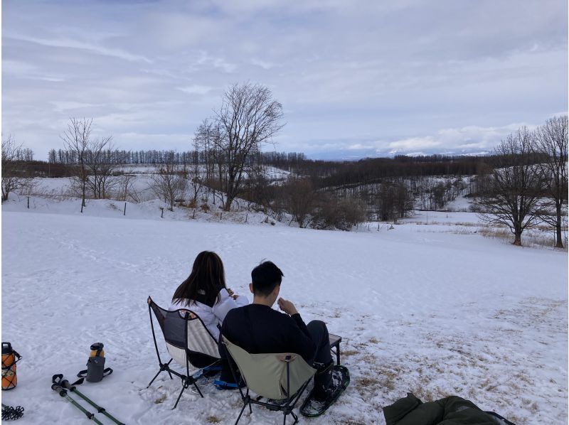 【北海道・十勝】酪農大国十勝のひろーい牧場を独り占め！スノーシューで散策〈トカニッチ・牧場スノーシュートレッキング〉の紹介画像
