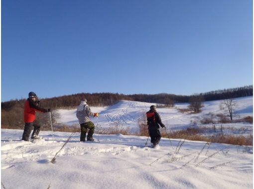 【北海道・十勝】酪農大国十勝のひろーい牧場を独り占め!スノーシューで散策〈トカニッチ・牧場スノーシュートレッキング〉 【北海道・十勝】酪農大国十勝のひろーい牧場を独り占め!スノーシューで散策〈トカニッチ・牧場スノーシュートレッキング〉