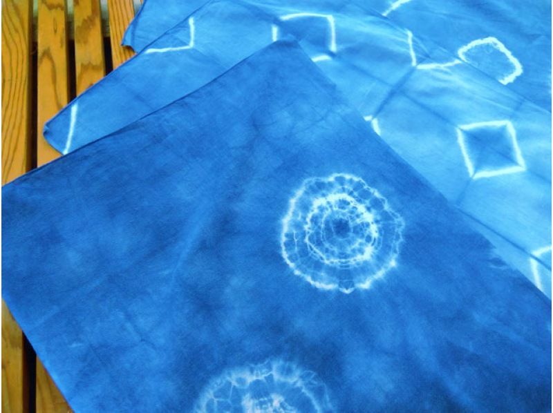 【静岡・熱海】ぐい飲みと手ぬぐい絞り染めが同時に体験できるセットコース！「ぐい吞みと藍染コース」の紹介画像