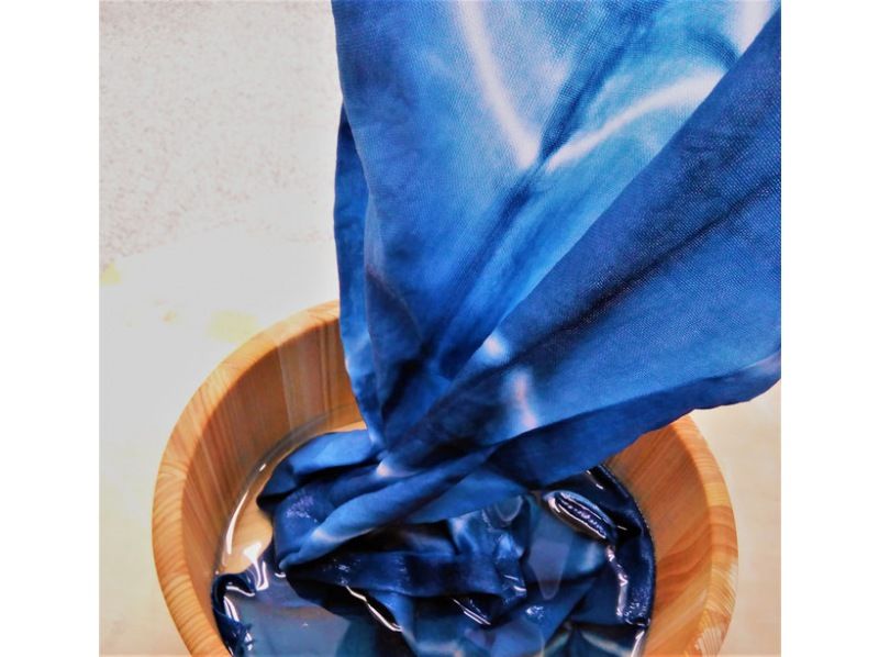 【静岡・熱海】ぐい飲みと手ぬぐい絞り染めが同時に体験できるセットコース！「ぐい吞みと藍染コース」の紹介画像