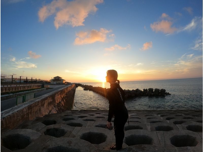 【朝活】沖縄のキラキラな朝陽を見ながらシュノーケル/那覇近郊送迎付/１名様からOK/動画、写真プレゼントの紹介画像