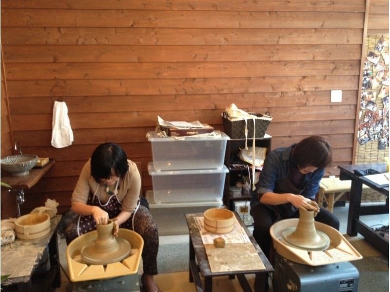 2026【石川・小松市】九谷焼体験工房で「電動ろくろ」体験！自分オリジナルの作品を作ろう！お子様も楽しめる！の紹介画像