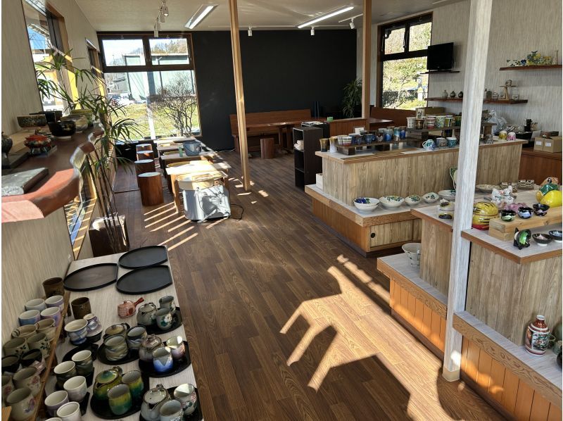 2026【石川・小松市】九谷焼体験工房で「電動ろくろ」体験！自分オリジナルの作品を作ろう！お子様も楽しめる！の紹介画像