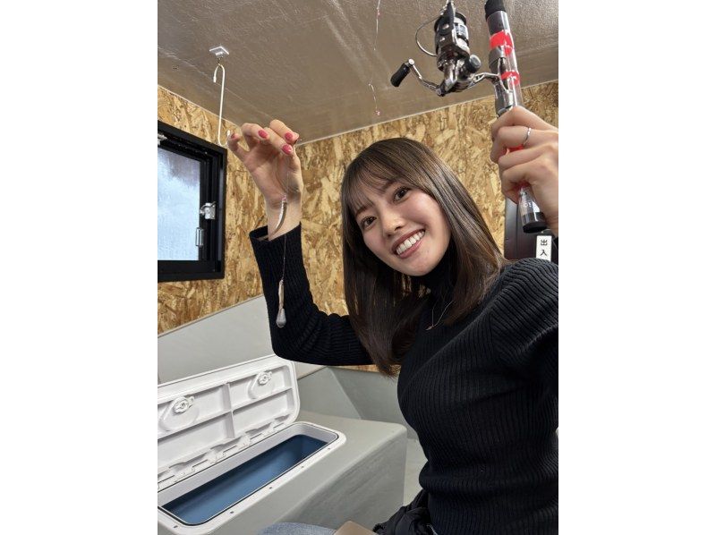 [อาคิตะ คาซูโนะ] ครั้งแรกในโทโฮคุ! สัมผัสประสบการณ์ตกปลาเยือกแข็งบนเรือโดมแสนสบายแม้ในฤดูหนาวの紹介画像