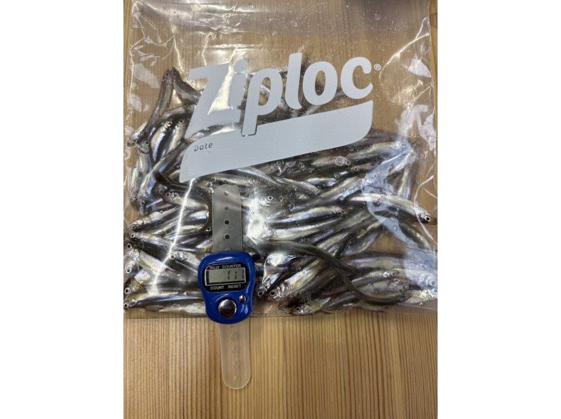 [อาคิตะ คาซูโนะ] ครั้งแรกในโทโฮคุ! สัมผัสประสบการณ์ตกปลาเยือกแข็งบนเรือโดมแสนสบายแม้ในฤดูหนาวの紹介画像