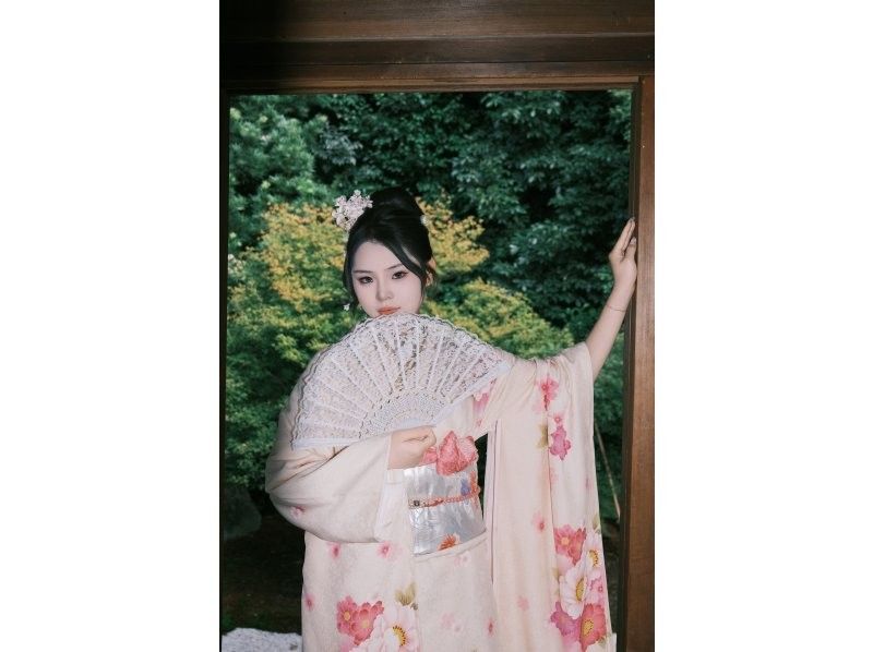 Luxurious silk kimonoの紹介画像