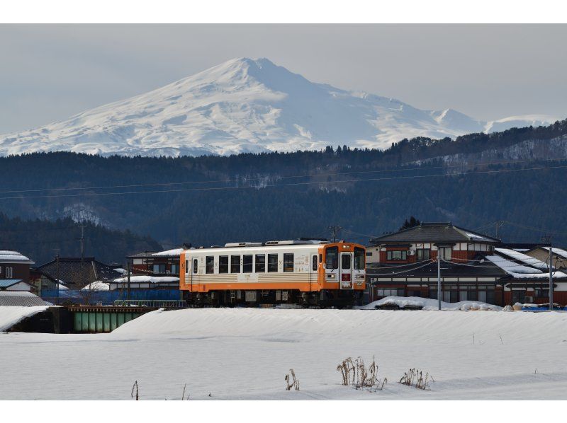 【秋田・鳥海山麓】冬の鳥海高原を遊び尽くす！歩くスキーで行く白銀の山麓ブナ林スノーハイク体験！の紹介画像