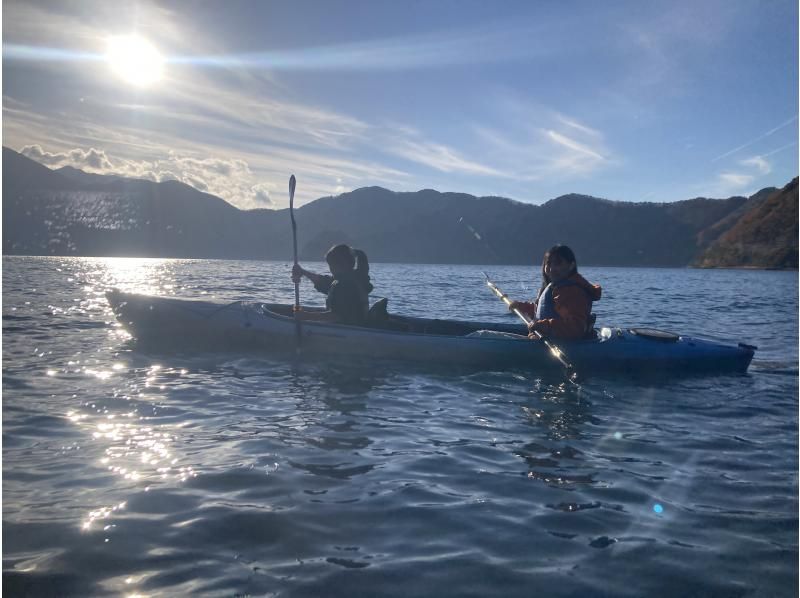 【富士山麓 ・富士五湖・本栖湖】冬季限定 大人のプライベートカヤック体験の紹介画像