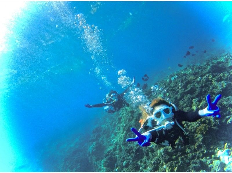 【沖縄の素顔に触れる地元ガイドと行く特別な海時間】ビーチ洞窟探検&シュノーケル⭐️穏やかな海で初心者大歓迎‼️タオルサンダル写真動画無料❤️の紹介画像