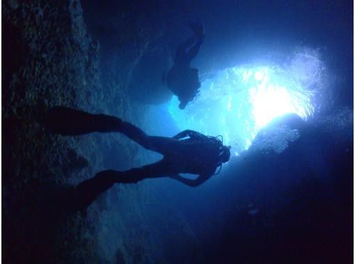 迷う前に予約【青の洞窟・ビーチ体験ダイビング】青の洞窟をガイド貸切で安心安全保証!圧倒的な青に包まれる100%感動体験を約束^ ^ 迷う前に予約【青の洞窟・ビーチ体験ダイビング】青の洞窟をガイド貸切で安心安全保証!圧倒的な青に包まれる100%感動体験を約束^ ^