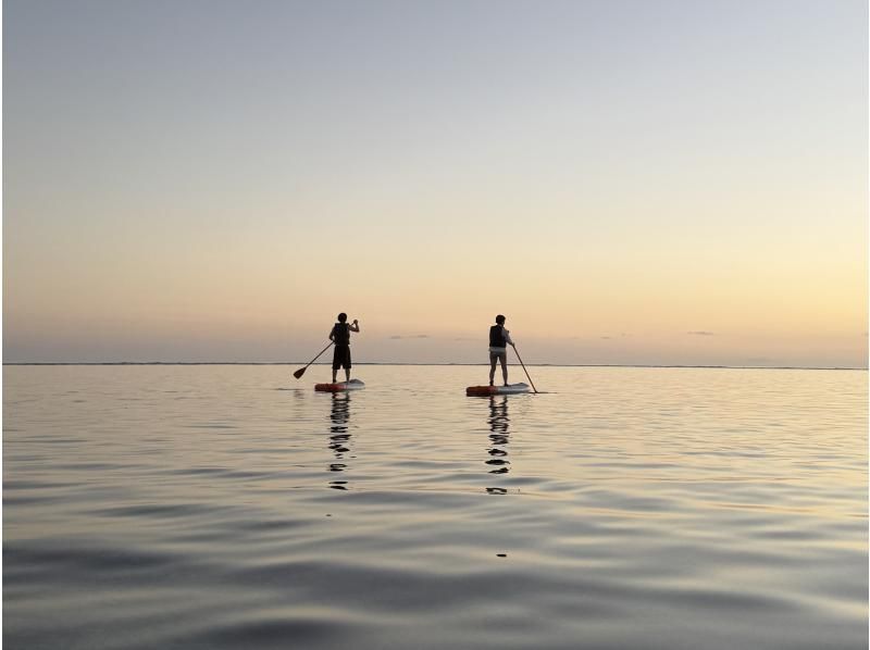 [Miyakojima - Private Rental] Relax and unwind on a quiet morning sunrise SUP tour! 《Free photos and videos included》の紹介画像