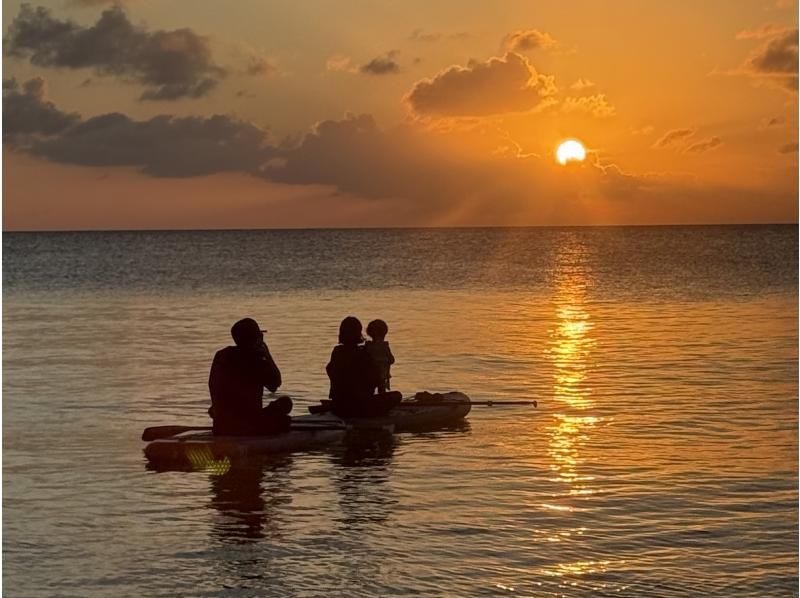 [Miyakojima - Private Rental] Sunset SUP Tour Wrapped in the Sunset! 《Photos and videos are provided free of charge》の紹介画像