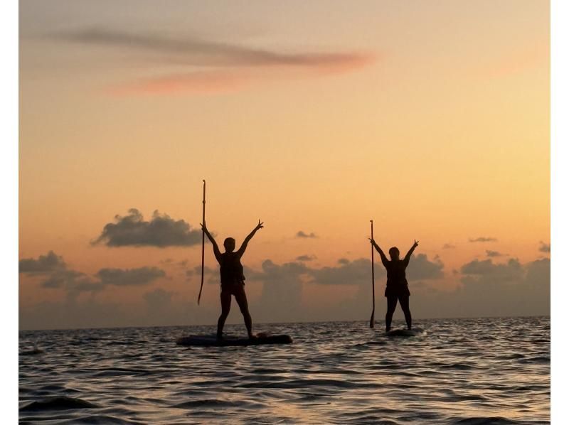 [Miyakojima - Private Rental] Sunset SUP Tour Wrapped in the Sunset! 《Photos and videos are provided free of charge》の紹介画像