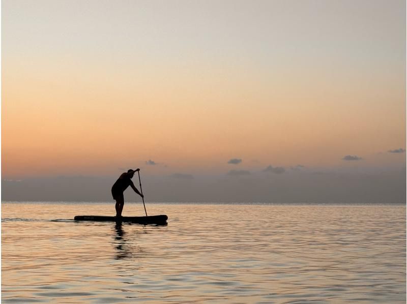 【宮古島・貸切】夕焼けに染まる至福のサンセットSUPツアー！《写真・動画は無料プレゼント》当日予約OK！の紹介画像