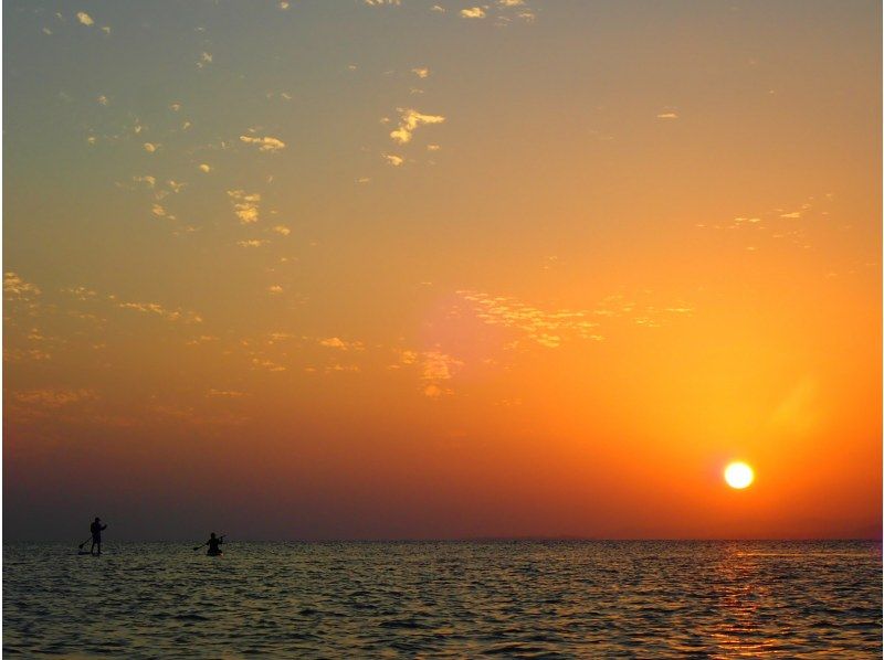 【宮古島・貸切】夕焼けに染まる至福のサンセットSUPツアー！《写真・動画は無料プレゼント》当日予約OK！の紹介画像