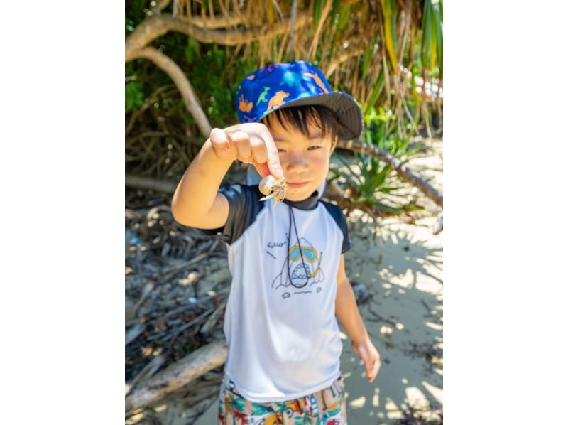 【沖縄・恩納村】干潮限定！歩いて行く無人島ツアー【貸切ガイド・写真付き】｜無人島周囲に広がるサンゴ礁は天然の水族館│水着不要！の紹介画像