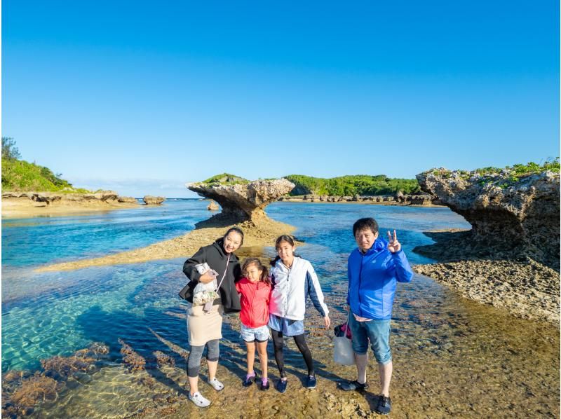 【沖縄・恩納村】早朝！歩いて行く無人島ツアー【1組限定】美しい浅瀬に広がる天然の水族館│＊水着不要＊泳がなくても！どなたでも楽しめますの紹介画像