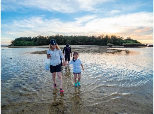 【沖縄・恩納村】サンセット!歩いて行く無人島ツアー|美しい浅瀬に広がる天然の水族館│水着不要*泳がなくても!楽しめます 【沖縄・恩納村】サンセット!歩いて行く無人島ツアー|美しい浅瀬に広がる天然の水族館│水着不要*泳がなくても!楽しめます