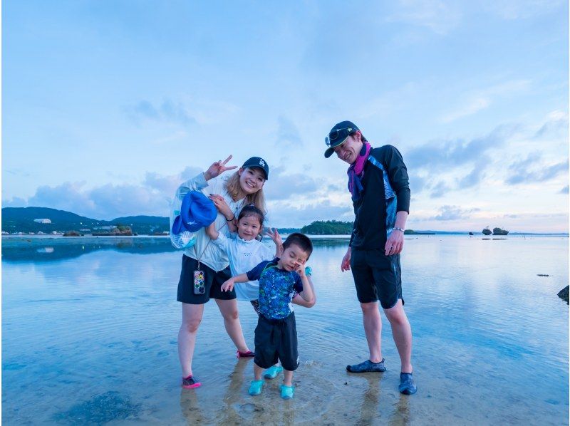 【沖縄・恩納村】サンセット！歩いて行く無人島ツアー｜美しい浅瀬に広がる天然の水族館│水着不要＊泳がなくても！楽しめますの紹介画像