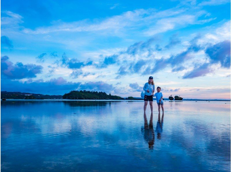 【沖縄・恩納村】サンセット！歩いて行く無人島ツアー｜美しい浅瀬に広がる天然の水族館│水着不要＊泳がなくても！楽しめますの紹介画像